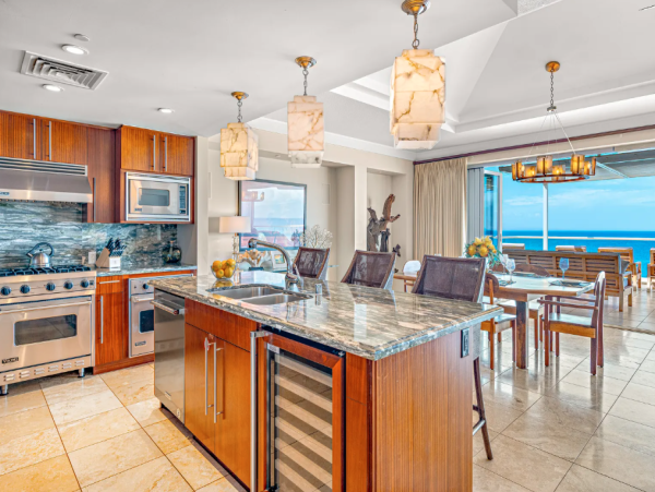 Luxurious 7-Bedroom Oceanfront Retreat in Maui